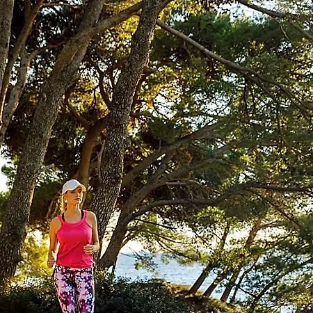 Valamar Carolina & Szálloda 4*