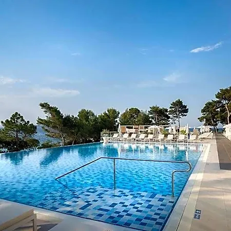 Szálloda Valamar Carolina &